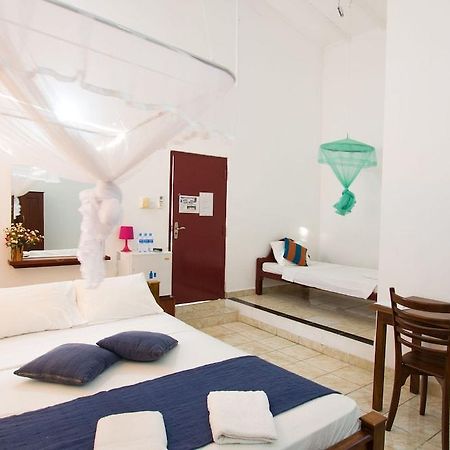 Oyo 347 Hotel Empryean Katunayaka Esterno foto