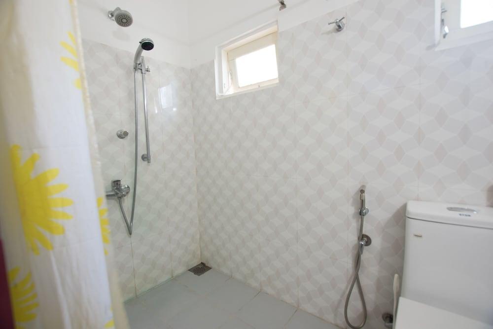 Oyo 347 Hotel Empryean Katunayaka Esterno foto
