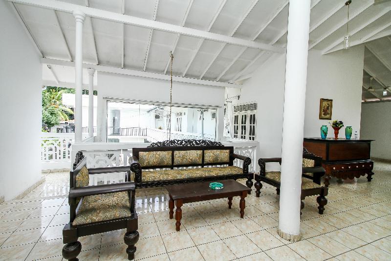 Oyo 347 Hotel Empryean Katunayaka Esterno foto