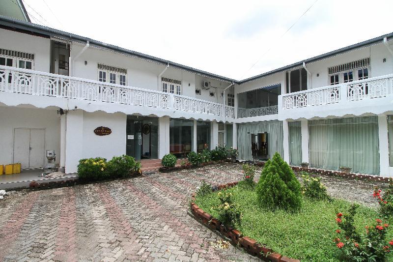 Oyo 347 Hotel Empryean Katunayaka Esterno foto