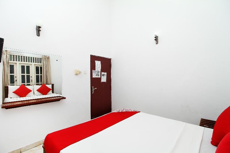 Oyo 347 Hotel Empryean Katunayaka Esterno foto