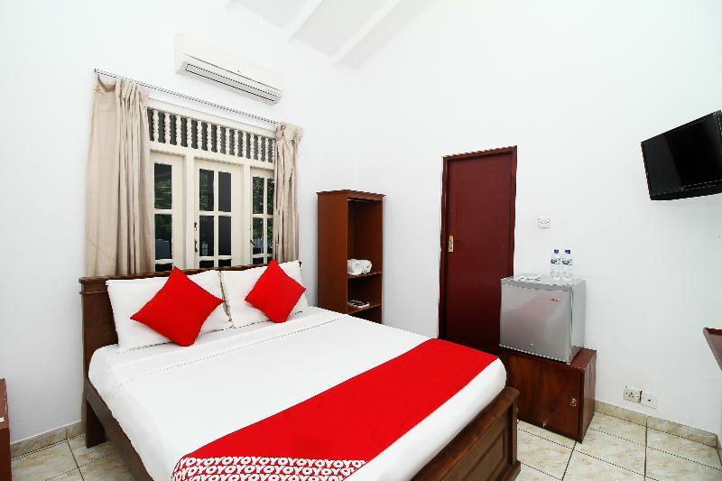 Oyo 347 Hotel Empryean Katunayaka Esterno foto