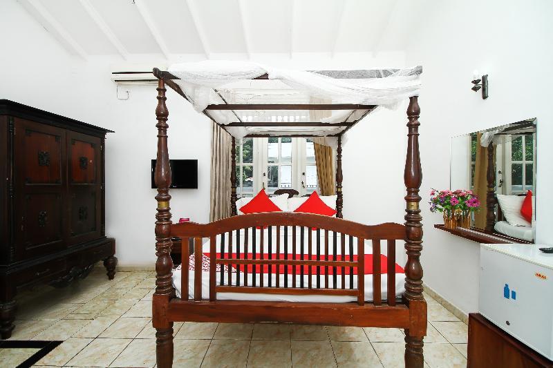 Oyo 347 Hotel Empryean Katunayaka Esterno foto