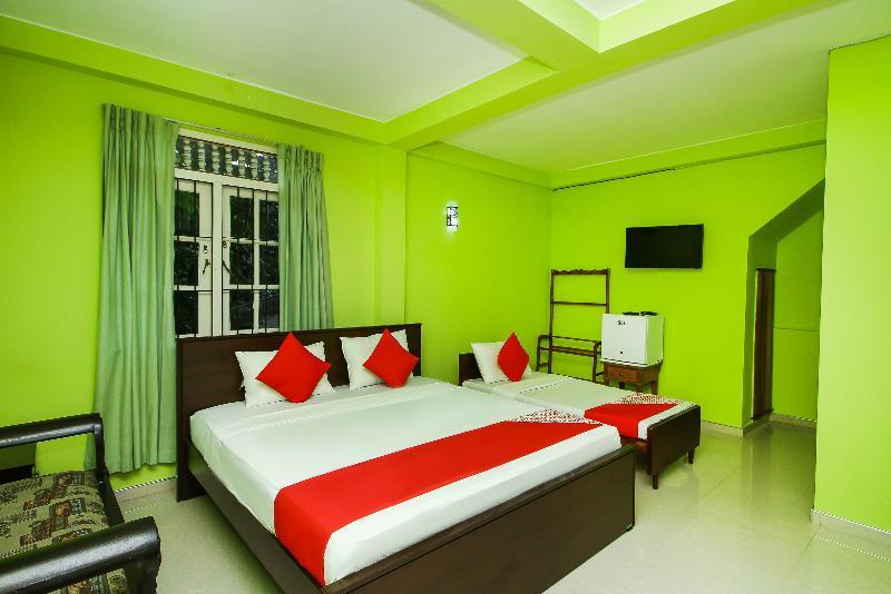 Oyo 347 Hotel Empryean Katunayaka Esterno foto